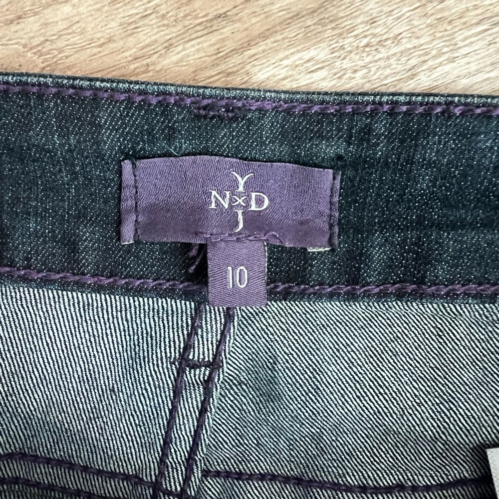 NYDJ jeans in Beautiful Preowned condition with a sparkle butt size 10 - Picture 4 of 13